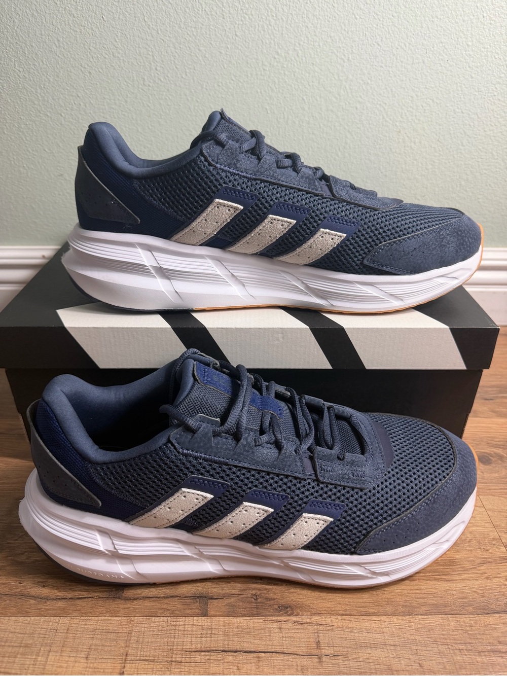 Men’s adidas Astrastar Blue and White Sneakers Size 12